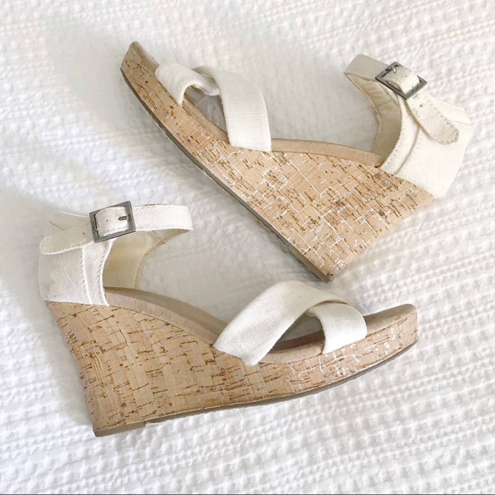 Tom’s White Linen Wedges  Size 8.5 W